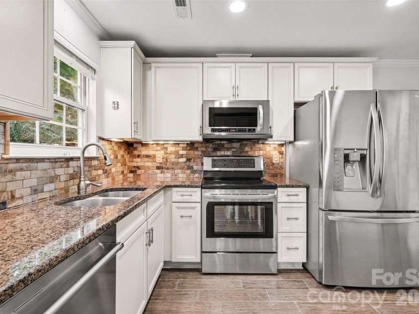138 Nahcotta Drive, Mooresville, NC 28115.  MLS# CAR4407594, YatesRealty ID 43003. 
