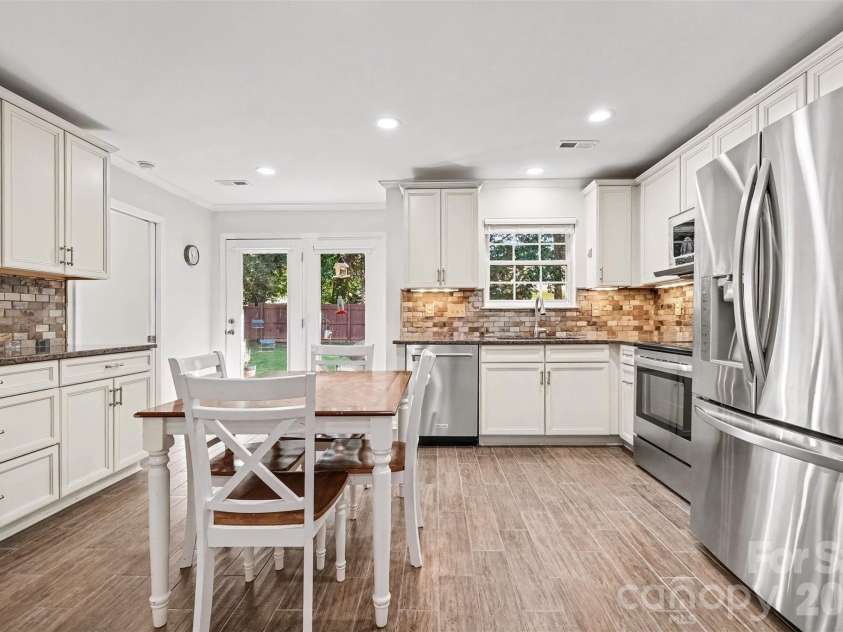 138 Nahcotta Drive, Mooresville, NC 28115.  MLS# CAR4407594, YatesRealty ID 43003. Kitchen