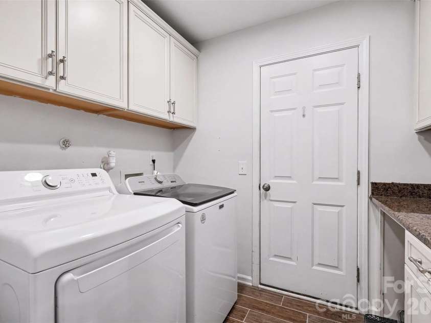 138 Nahcotta Drive, Mooresville, NC 28115.  MLS# CAR4407594, YatesRealty ID 43003. Laundry Room - Main Floor