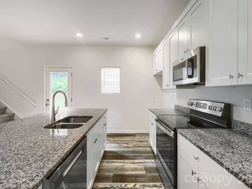 244 Valleybrook Lane, Troutman, NC 28166.  MLS# CAR4411289, YatesRealty ID 43004. Kitchen