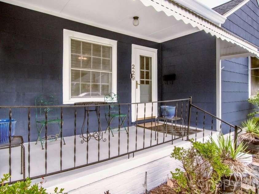 229 Mcneely Avenue, Mooresville, NC 28115.  MLS# CAR4394680, YatesRealty ID 43007. Screen door