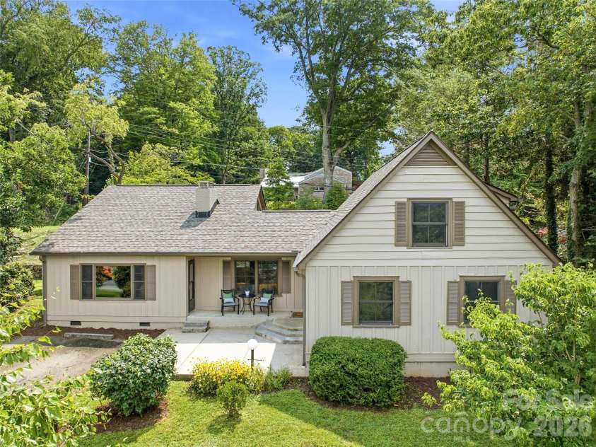 279 Longview Drive, Waynesville, NC 28786.  MLS# CAR4409921, YatesRealty ID 43009. 