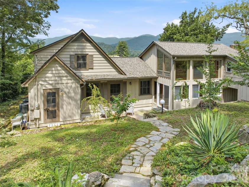 279 Longview Drive, Waynesville, NC 28786.  MLS# CAR4409921, YatesRealty ID 43009. 