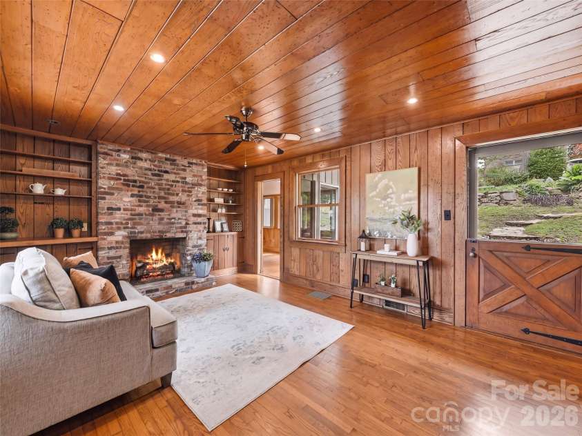 279 Longview Drive, Waynesville, NC 28786.  MLS# CAR4409921, YatesRealty ID 43009. 
