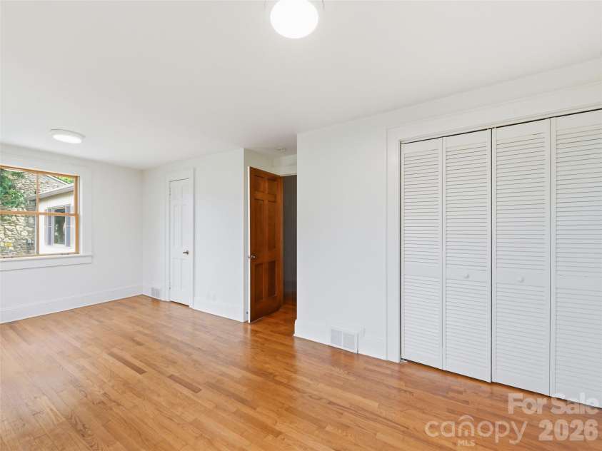 279 Longview Drive, Waynesville, NC 28786.  MLS# CAR4409921, YatesRealty ID 43009. 