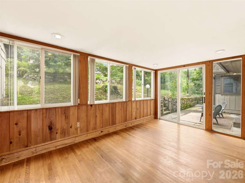 279 Longview Drive, Waynesville, NC 28786.  MLS# CAR4409921, YatesRealty ID 43009. 