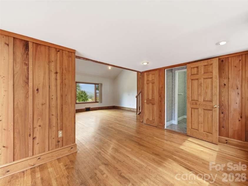 279 Longview Drive, Waynesville, NC 28786.  MLS# CAR4409921, YatesRealty ID 43009. 