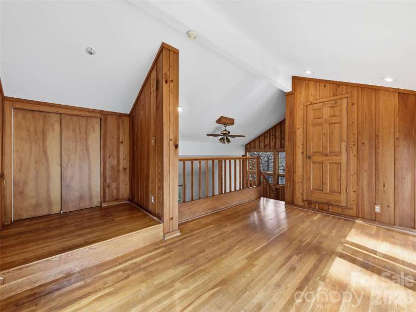 279 Longview Drive, Waynesville, NC 28786.  MLS# CAR4409921, YatesRealty ID 43009. 