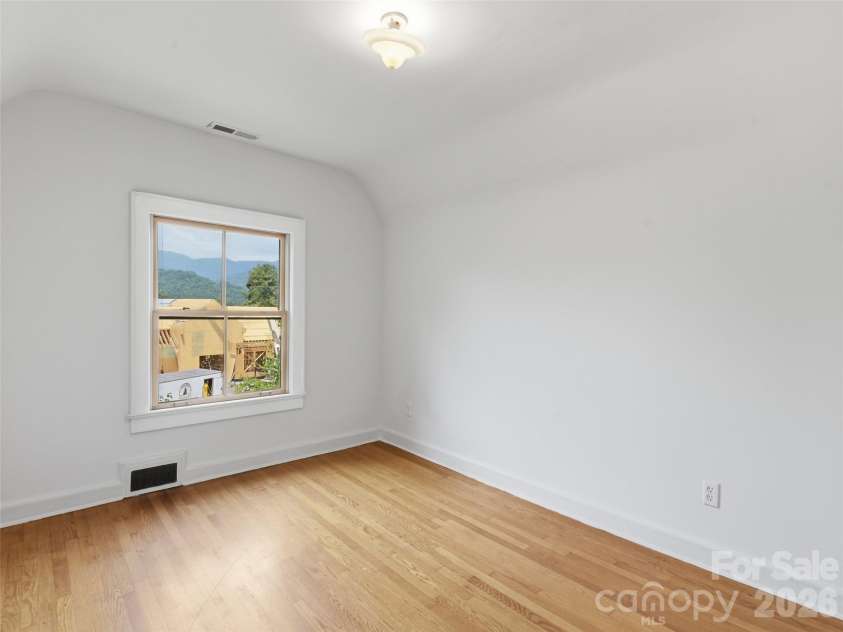 279 Longview Drive, Waynesville, NC 28786.  MLS# CAR4409921, YatesRealty ID 43009. 