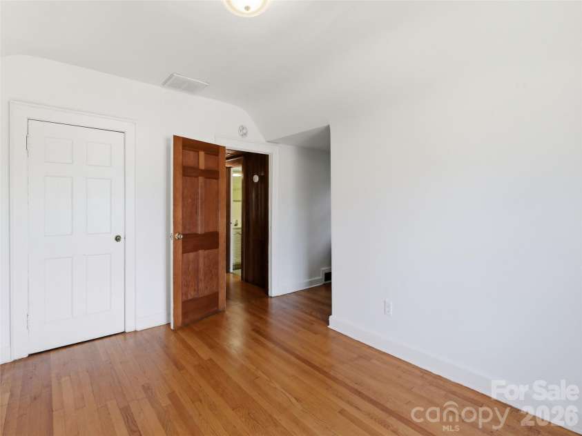 279 Longview Drive, Waynesville, NC 28786.  MLS# CAR4409921, YatesRealty ID 43009. 