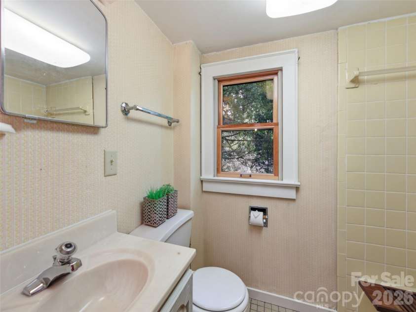 279 Longview Drive, Waynesville, NC 28786.  MLS# CAR4409921, YatesRealty ID 43009. 