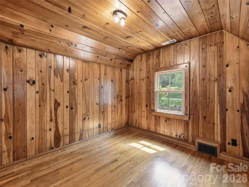 279 Longview Drive, Waynesville, NC 28786.  MLS# CAR4409921, YatesRealty ID 43009. 