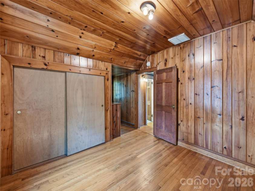 279 Longview Drive, Waynesville, NC 28786.  MLS# CAR4409921, YatesRealty ID 43009. 