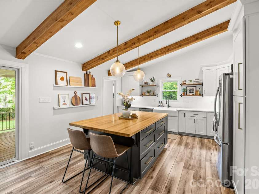 6233 Rose Valley Drive, Charlotte, NC 28210.  MLS# CAR4409531, YatesRealty ID 43010. 