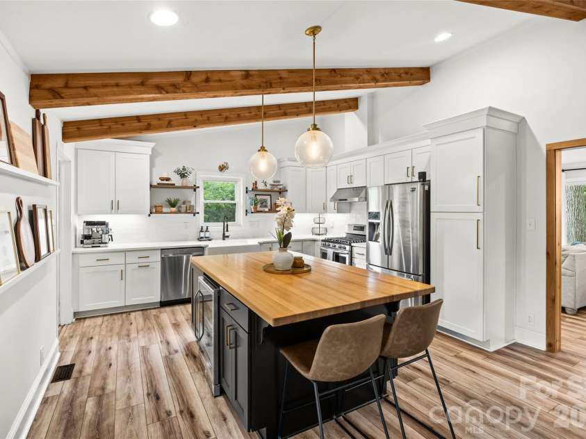 6233 Rose Valley Drive, Charlotte, NC 28210.  MLS# CAR4409531, YatesRealty ID 43010. 