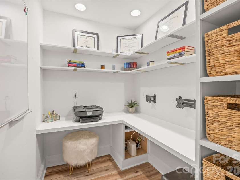 6233 Rose Valley Drive, Charlotte, NC 28210.  MLS# CAR4409531, YatesRealty ID 43010. 