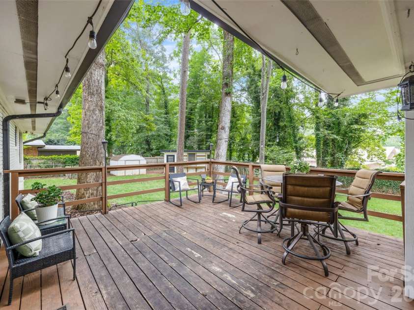 6233 Rose Valley Drive, Charlotte, NC 28210.  MLS# CAR4409531, YatesRealty ID 43010. 