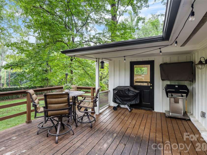 6233 Rose Valley Drive, Charlotte, NC 28210.  MLS# CAR4409531, YatesRealty ID 43010. 