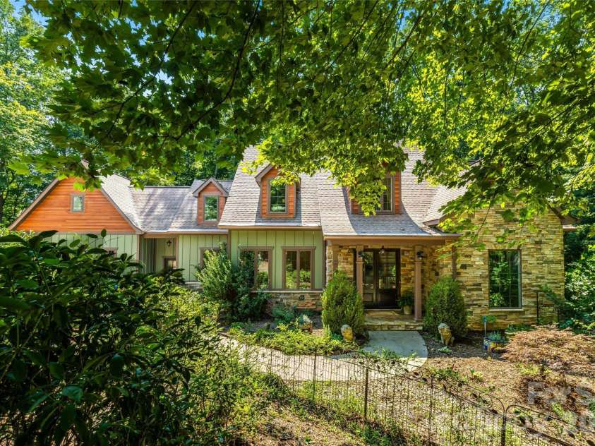 90 Ashley Woods Drive, Arden, NC 28704.  MLS# CAR4392883, YatesRealty ID 43011. 