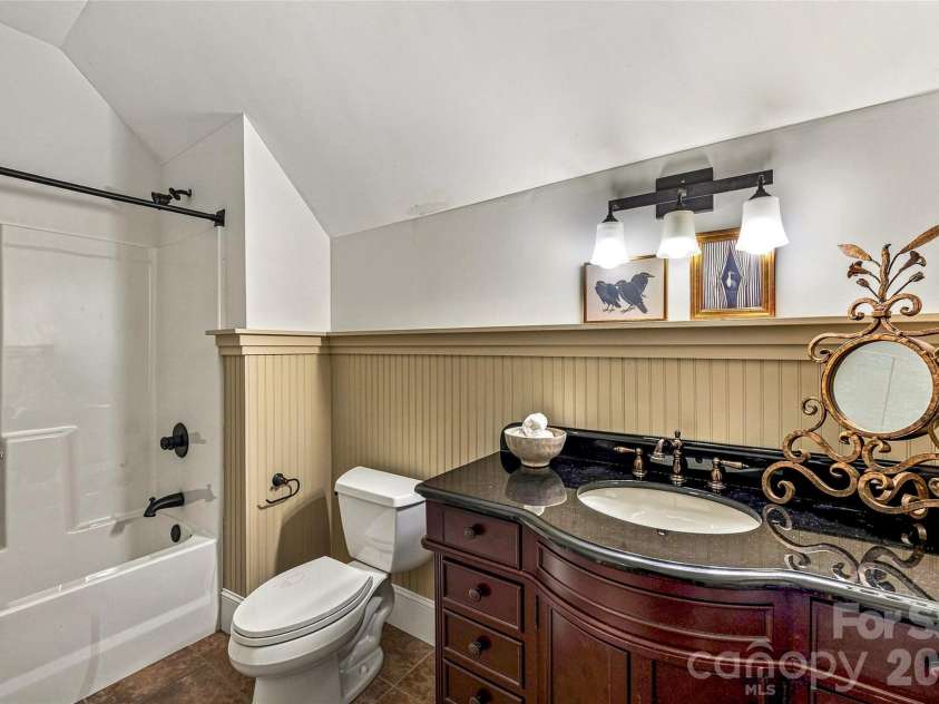 90 Ashley Woods Drive, Arden, NC 28704.  MLS# CAR4392883, YatesRealty ID 43011. En-suite Bath