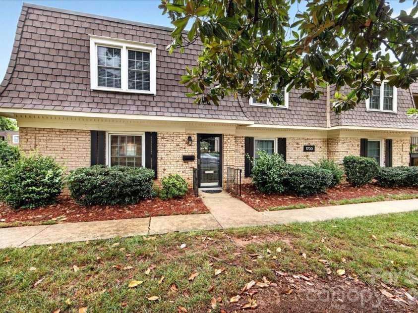 1700 Roxborough Road, Charlotte, NC 28211.  MLS# CAR4405926, YatesRealty ID 43013. 1700 roxborough Rd, Unit A