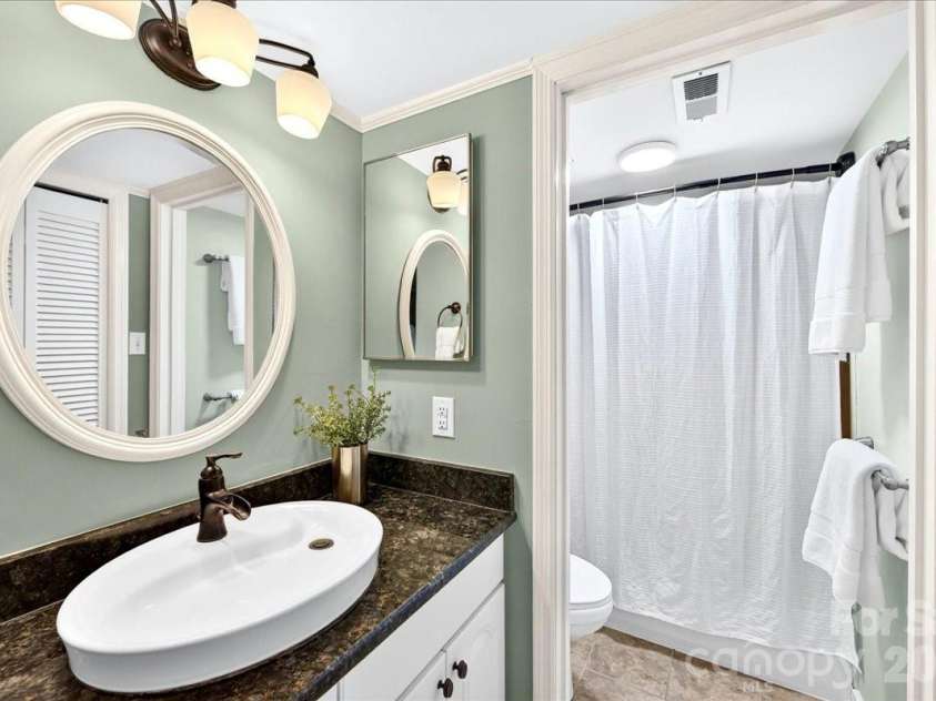 1700 Roxborough Road, Charlotte, NC 28211.  MLS# CAR4405926, YatesRealty ID 43013. 