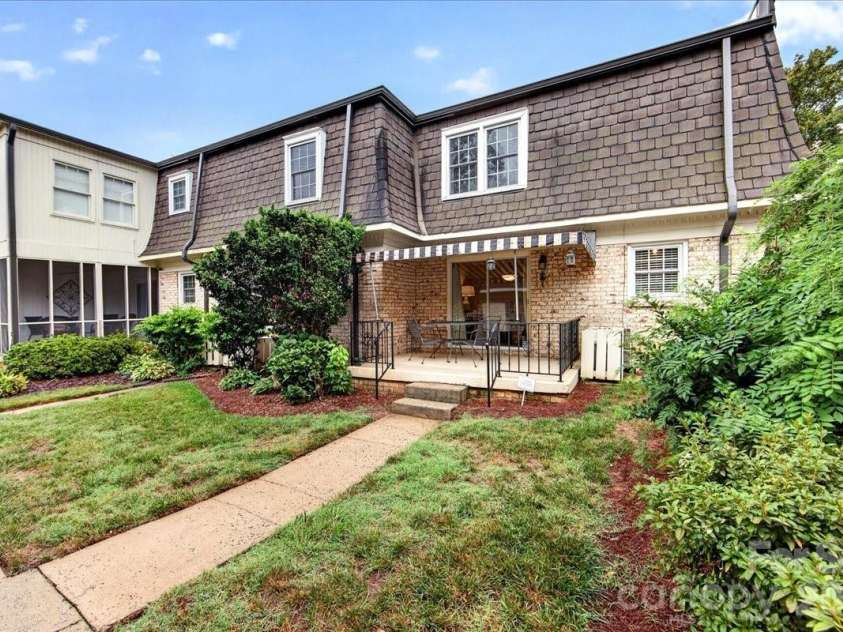 1700 Roxborough Road, Charlotte, NC 28211.  MLS# CAR4405926, YatesRealty ID 43013. 