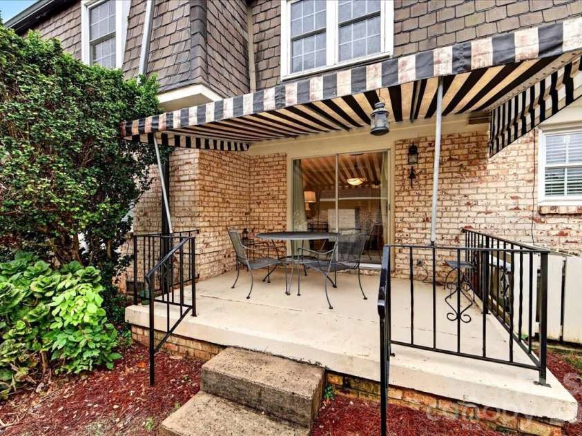 1700 Roxborough Road, Charlotte, NC 28211.  MLS# CAR4405926, YatesRealty ID 43013. 