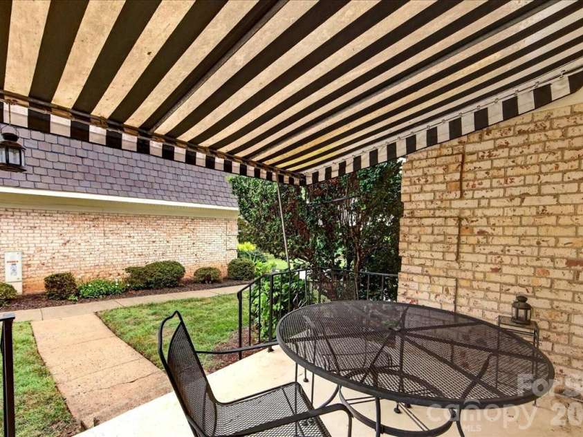 1700 Roxborough Road, Charlotte, NC 28211.  MLS# CAR4405926, YatesRealty ID 43013. 