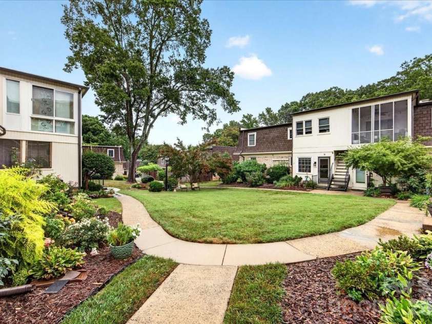 1700 Roxborough Road, Charlotte, NC 28211.  MLS# CAR4405926, YatesRealty ID 43013. 