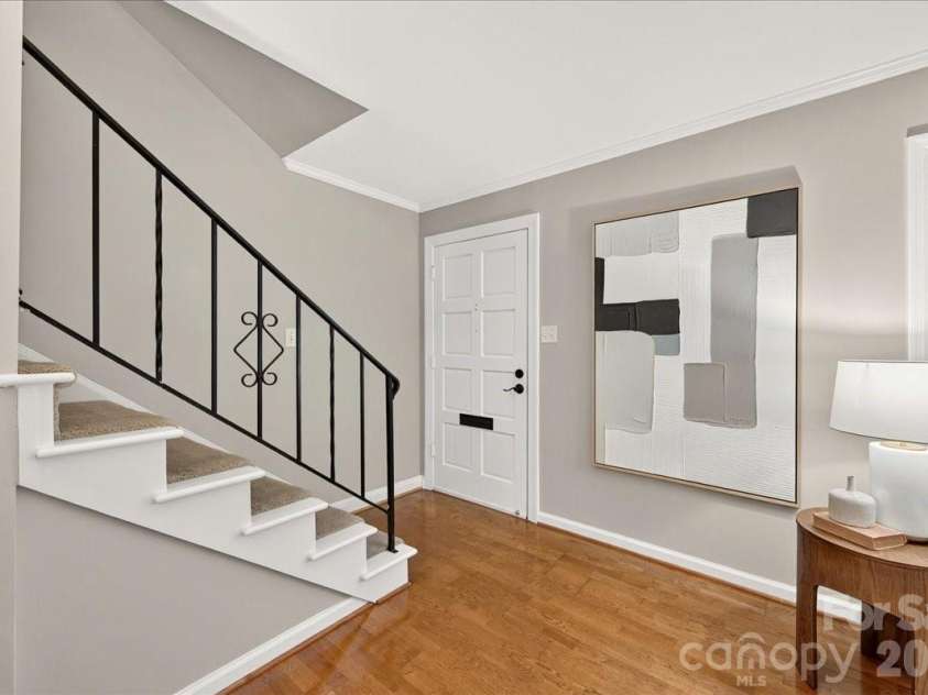 1700 Roxborough Road, Charlotte, NC 28211.  MLS# CAR4405926, YatesRealty ID 43013. Entry