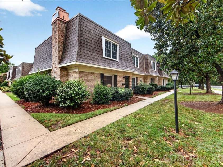 1700 Roxborough Road, Charlotte, NC 28211.  MLS# CAR4405926, YatesRealty ID 43013. Wonderful end unit