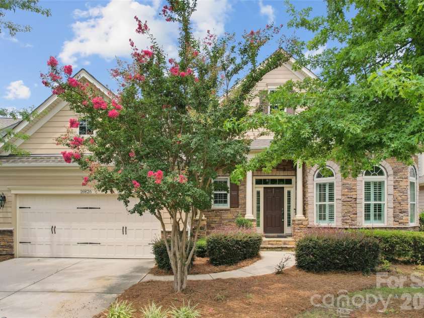 16826 Coves Edge Lane, Charlotte, NC 28278.  MLS# CAR4410840, YatesRealty ID 43017. 