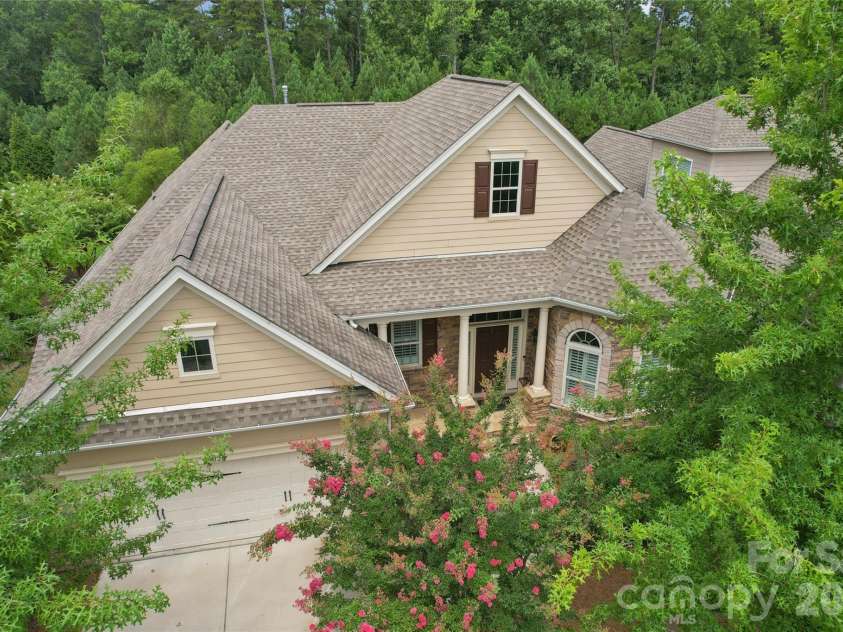 16826 Coves Edge Lane, Charlotte, NC 28278.  MLS# CAR4410840, YatesRealty ID 43017. 