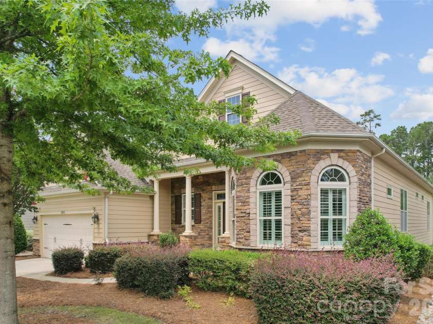 16826 Coves Edge Lane, Charlotte, NC 28278.  MLS# CAR4410840, YatesRealty ID 43017. 