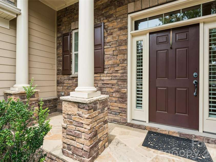 16826 Coves Edge Lane, Charlotte, NC 28278.  MLS# CAR4410840, YatesRealty ID 43017. 