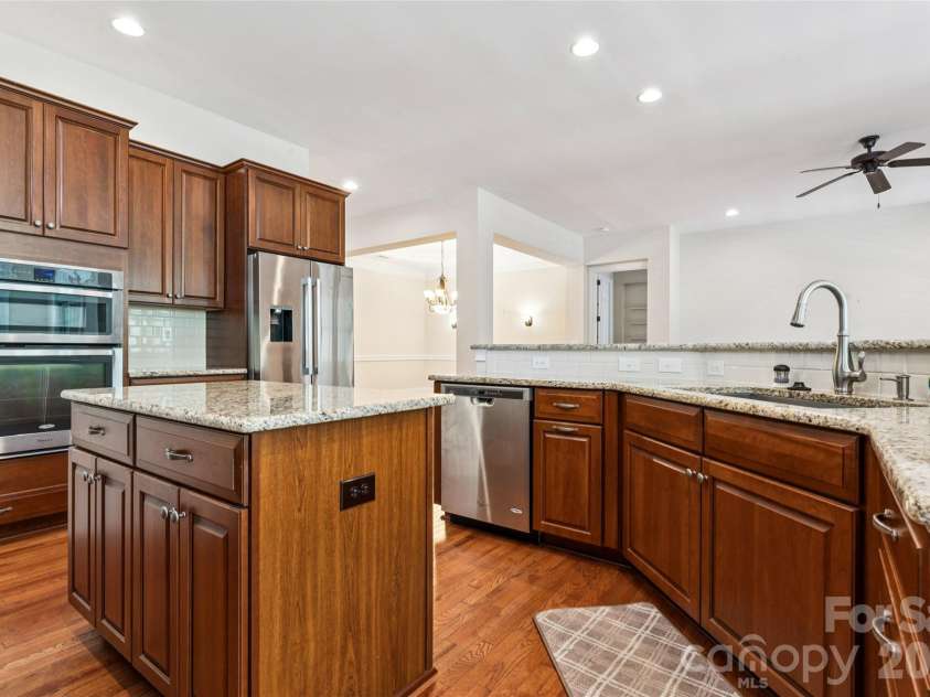 16826 Coves Edge Lane, Charlotte, NC 28278.  MLS# CAR4410840, YatesRealty ID 43017. 