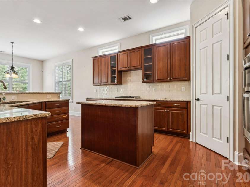 16826 Coves Edge Lane, Charlotte, NC 28278.  MLS# CAR4410840, YatesRealty ID 43017. 