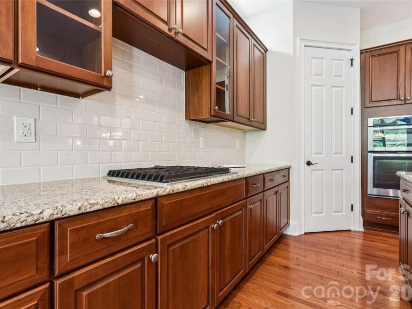 16826 Coves Edge Lane, Charlotte, NC 28278.  MLS# CAR4410840, YatesRealty ID 43017. 