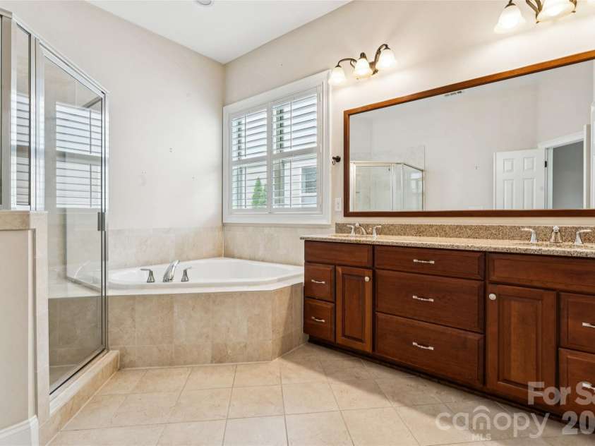 16826 Coves Edge Lane, Charlotte, NC 28278.  MLS# CAR4410840, YatesRealty ID 43017. 