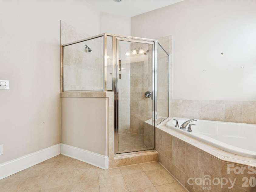 16826 Coves Edge Lane, Charlotte, NC 28278.  MLS# CAR4410840, YatesRealty ID 43017. 