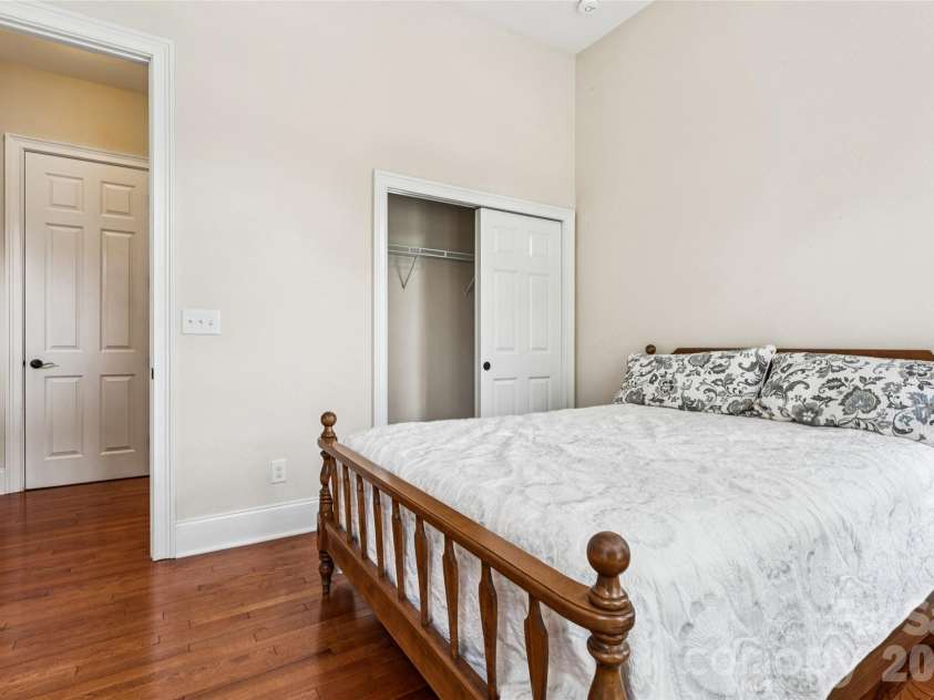 16826 Coves Edge Lane, Charlotte, NC 28278.  MLS# CAR4410840, YatesRealty ID 43017. 