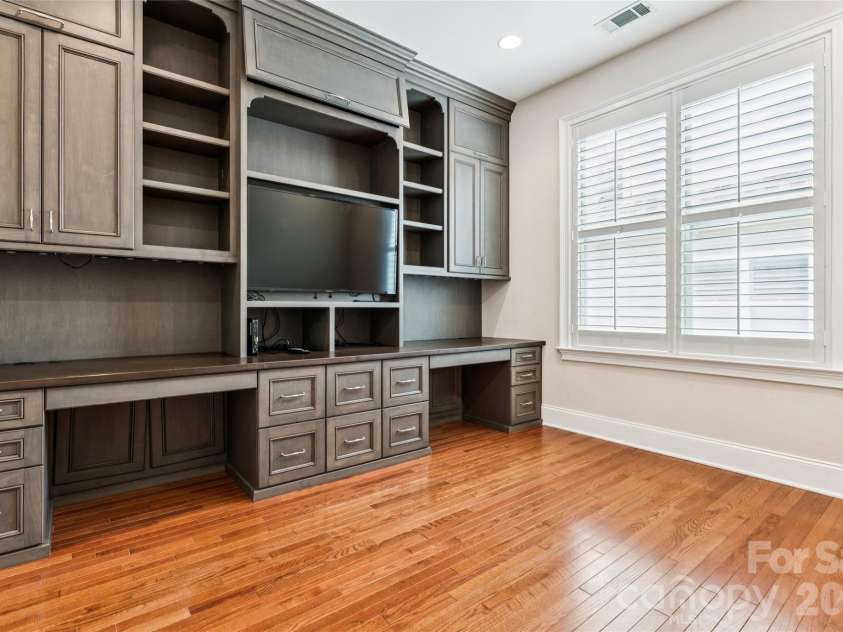 16826 Coves Edge Lane, Charlotte, NC 28278.  MLS# CAR4410840, YatesRealty ID 43017. 