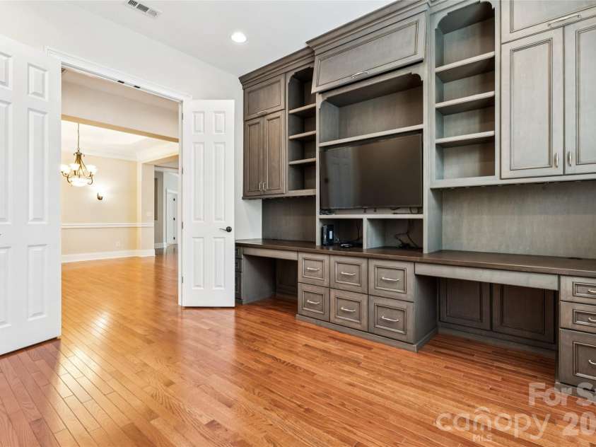 16826 Coves Edge Lane, Charlotte, NC 28278.  MLS# CAR4410840, YatesRealty ID 43017. 