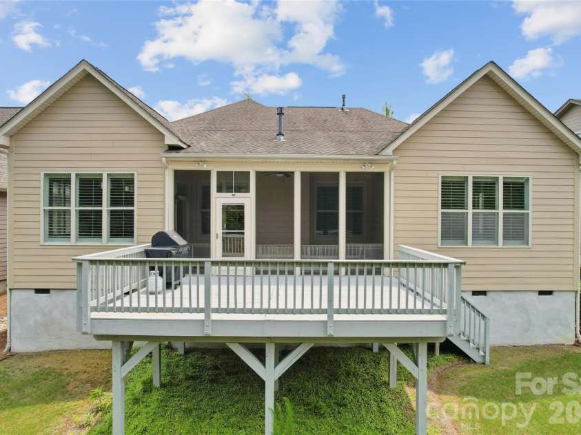16826 Coves Edge Lane, Charlotte, NC 28278.  MLS# CAR4410840, YatesRealty ID 43017. 