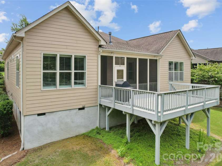 16826 Coves Edge Lane, Charlotte, NC 28278.  MLS# CAR4410840, YatesRealty ID 43017. 