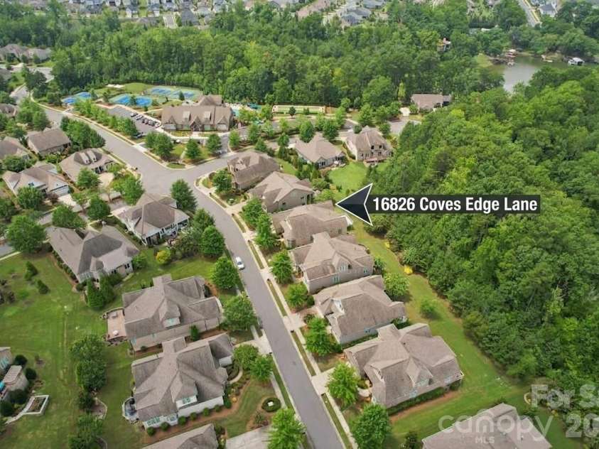 16826 Coves Edge Lane, Charlotte, NC 28278.  MLS# CAR4410840, YatesRealty ID 43017. 