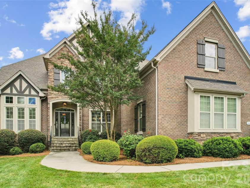 10611 Euclid Avenue, Concord, NC 28027.  MLS# CAR4397396, YatesRealty ID 43018. 