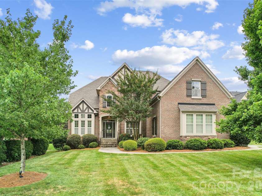 10611 Euclid Avenue, Concord, NC 28027.  MLS# CAR4397396, YatesRealty ID 43018. 