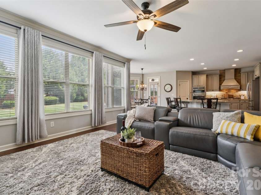 10611 Euclid Avenue, Concord, NC 28027.  MLS# CAR4397396, YatesRealty ID 43018. 